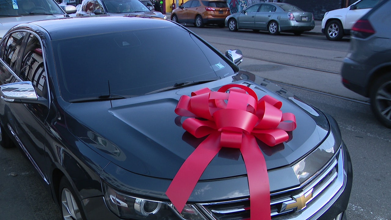 2 young Philly natives receive cars from NOMO for program achievements