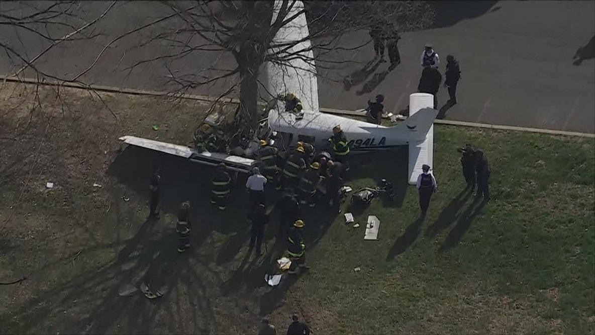Off-duty officer among 2 hurt in Fluehr Park plane crash in Northeast Philly