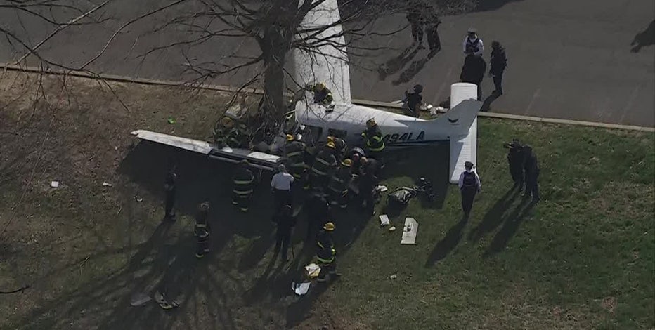 Off-duty officer among 2 hurt in Fluehr Park plane crash in Northeast Philly