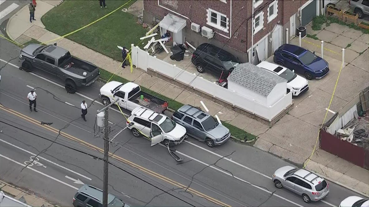 Police chase from Trenton to Philadelphia ends in Holmesburg crash; suspect still on the run: police