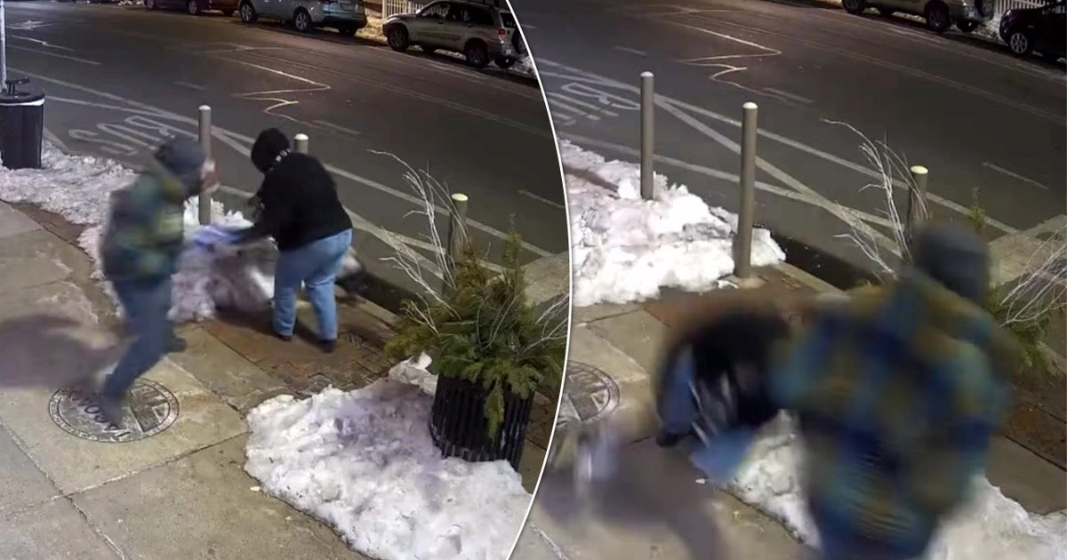 Woman dragged to ground by purse snatcher while waiting for bus in Philadelphia