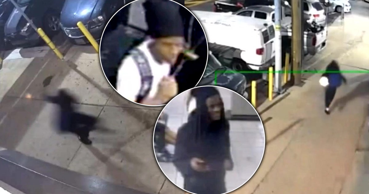 Gunman fires blindly while running down South Philadelphia street: video