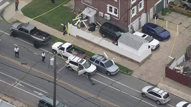 Police chase from Trenton to Philadelphia ends in Holmesburg crash; suspect still on the run: police