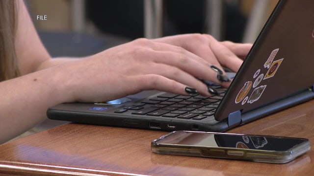 Lower Merion parents push back on Chromebooks for elementary students