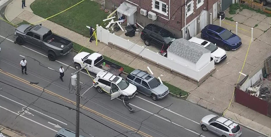 Police chase from Trenton to Philadelphia ends in Holmesburg crash; suspect still on the run: police