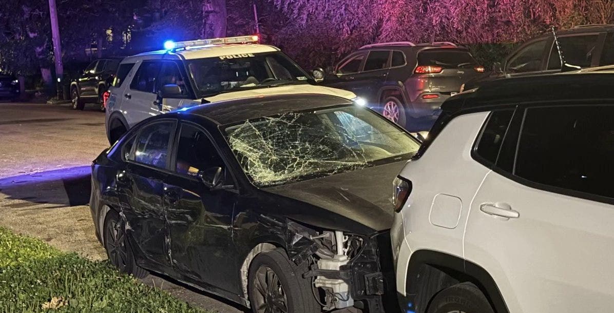 2 Philadelphia officers injured after suspect reverses into police car, hits officer