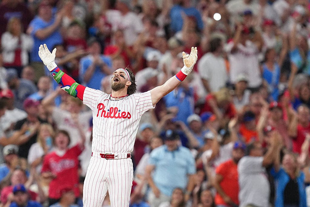 Schwarber slugs 3 homers, Harper hits for cycle as Phillies crush Mets