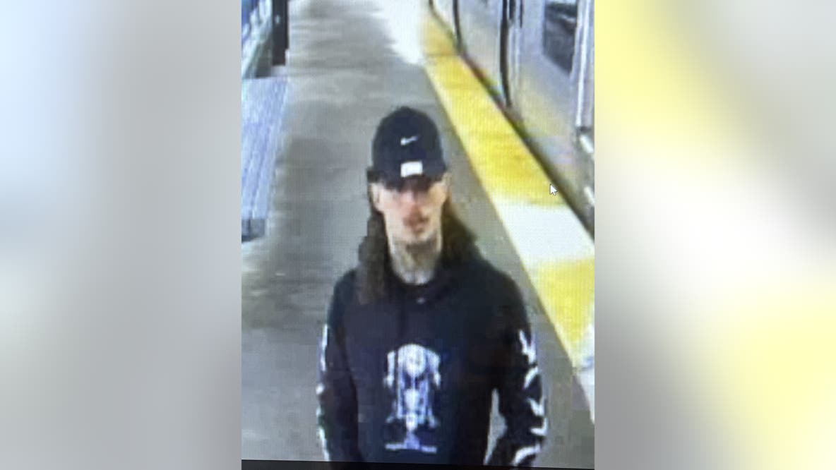 Suspect sought after man fatally stabbed in Northeast Philly: police