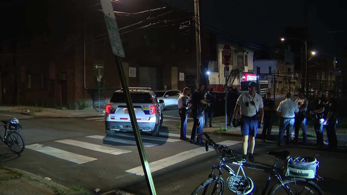 Philadelphia police officer shot in leg in North Philly: police
