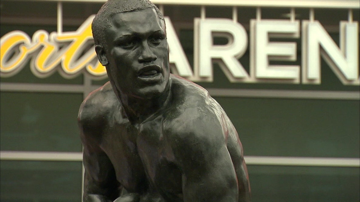 Joe Frazier statue to be unveiled near steps of Philadelphia Art Museum