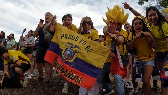 Ecuador fans take over Philadelphia for World Cup opener, but Rocky Statue Curse strikes again
