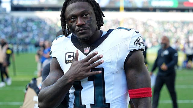 Philadelphia Eagles trade WR A.J. Brown to New England Patriots for 2028 first-round, 2027 fifth-round picks