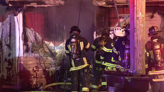 Family narrowly escapes house fire in Camden County