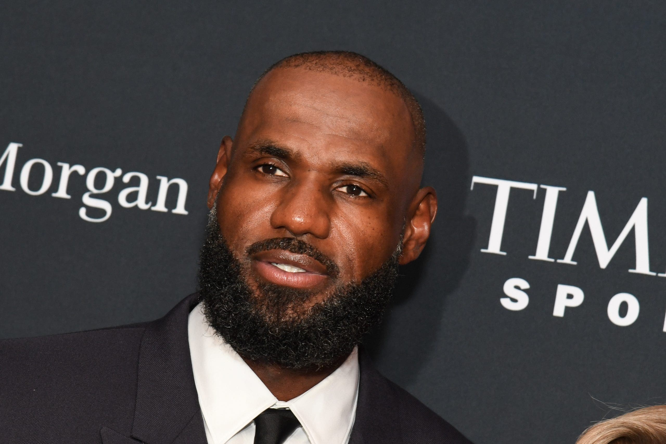 LeBron James may live in New York City while playing for Sixers, reports say
