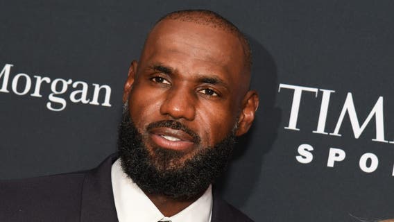 LeBron James may live in New York City while playing for Sixers, reports say