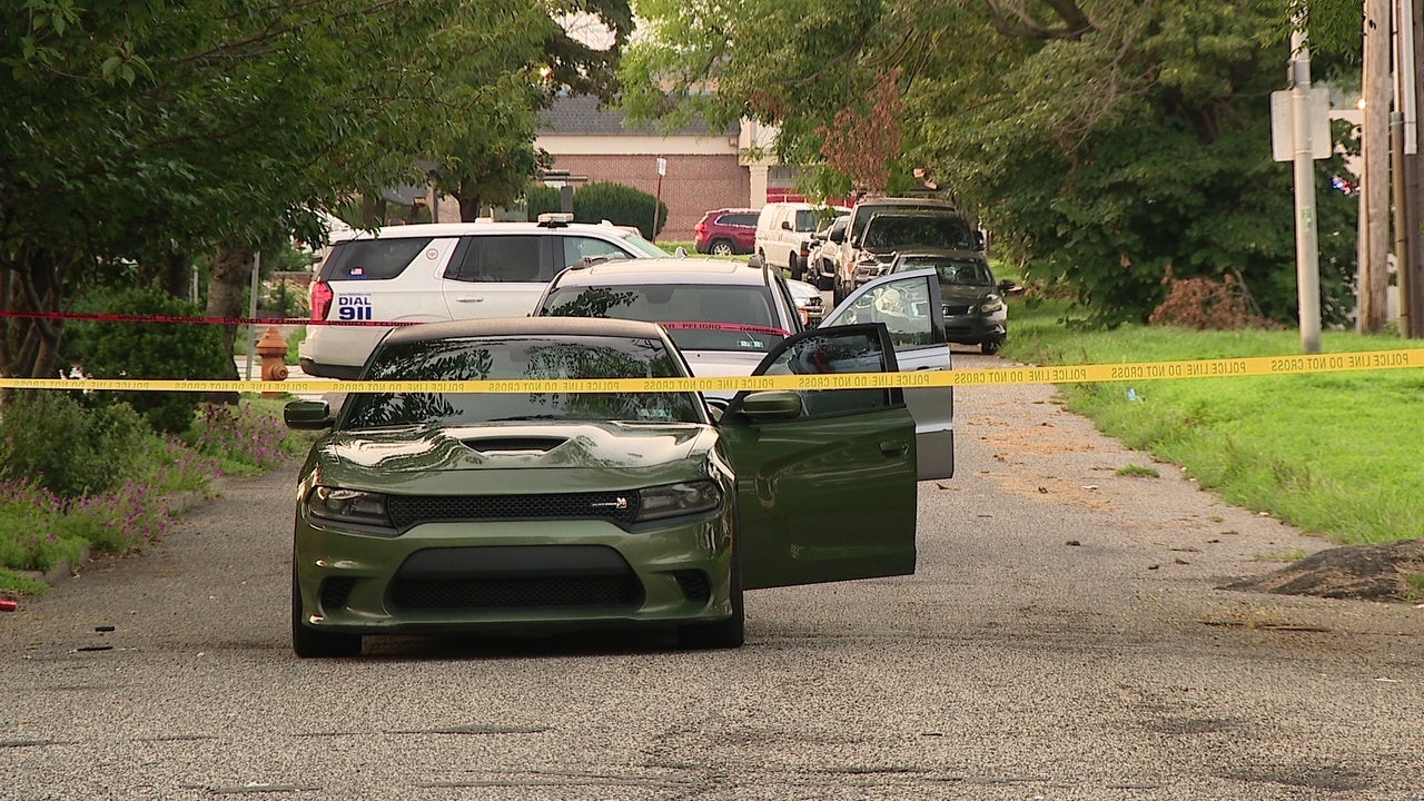 Off-duty police officer exchanges gunfire with alleged car thieves in Philadelphia