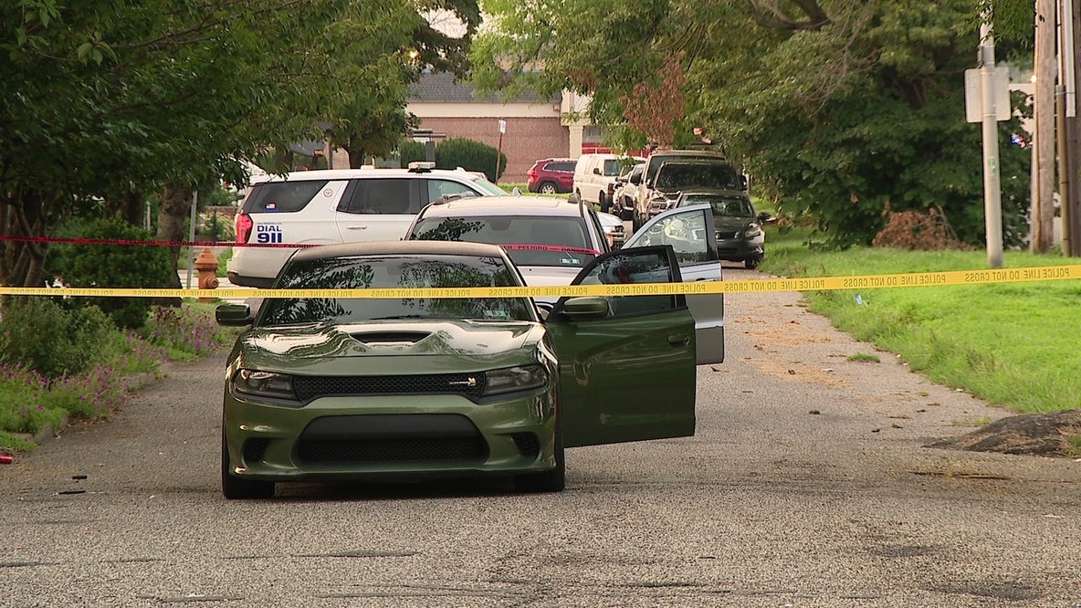 Off-duty police officer exchanges gunfire with alleged car thieves in Philadelphia