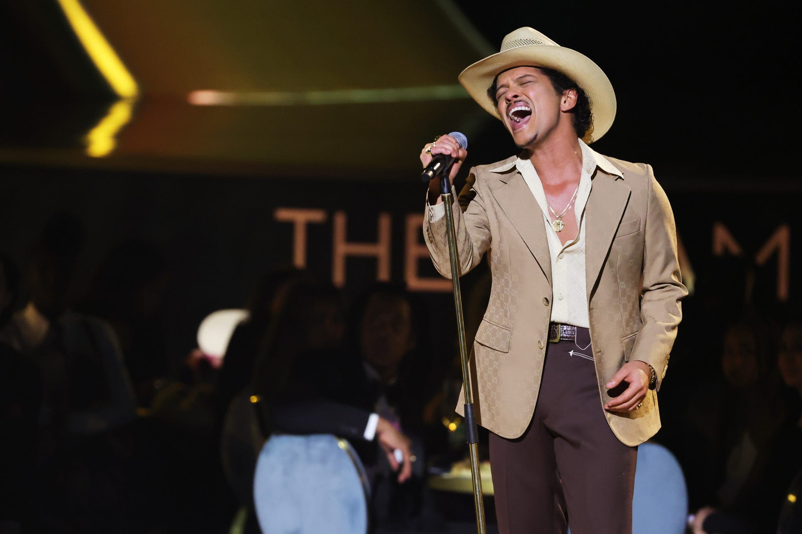 Bruno Mars concert in Philly resumes after severe weather causes delay
