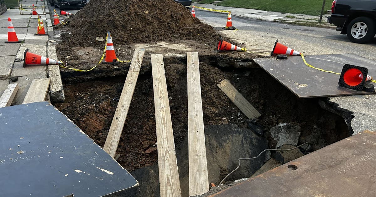 Giant sinkhole in Philly's Mayfair neighborhood leaves residents