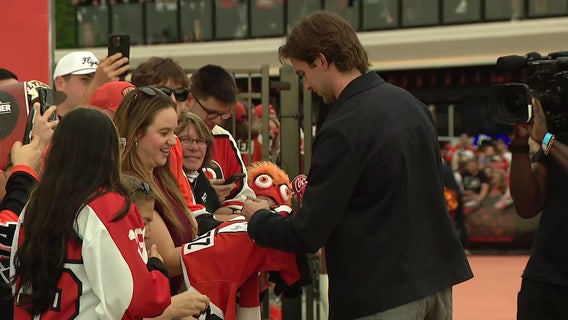 Flyers home opener draws crowd to Xfinity Mobile Arena in South Philadelphia