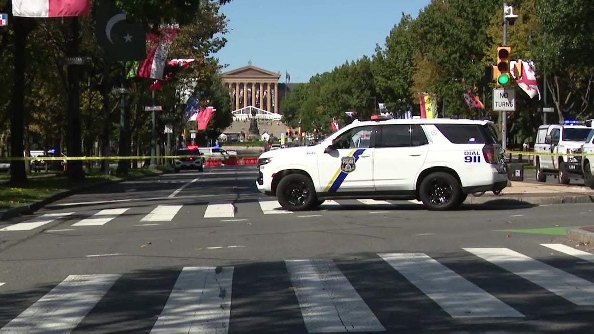 Ben Franklin Parkway shooting: Man shot and killed after opening fire during standoff, police say