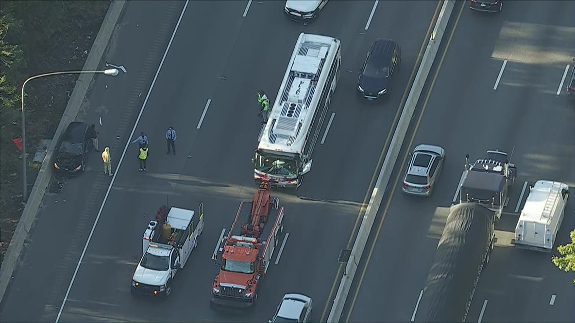 SEPTA bus driver, 4 passengers hurt in crash on Schuylkill Expressway