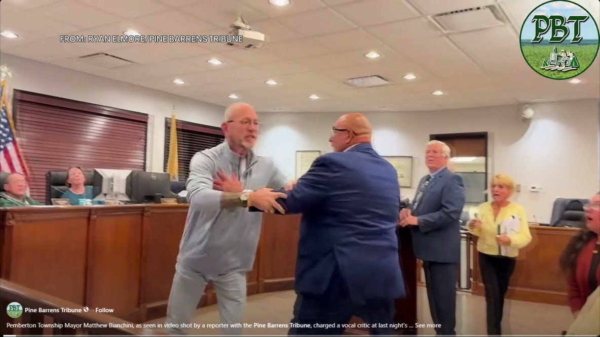 Pemberton Township mayor charges resident during heated meeting: video