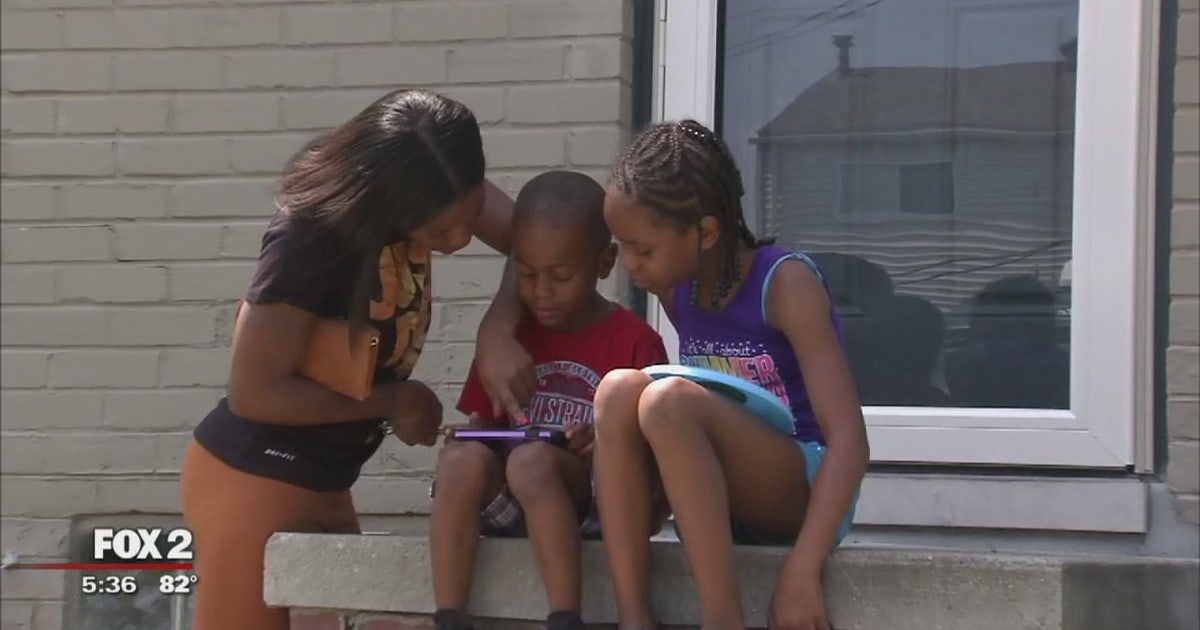 Apartment floods after fire next door for Pontiac mom of 2 | FOX 2 Detroit