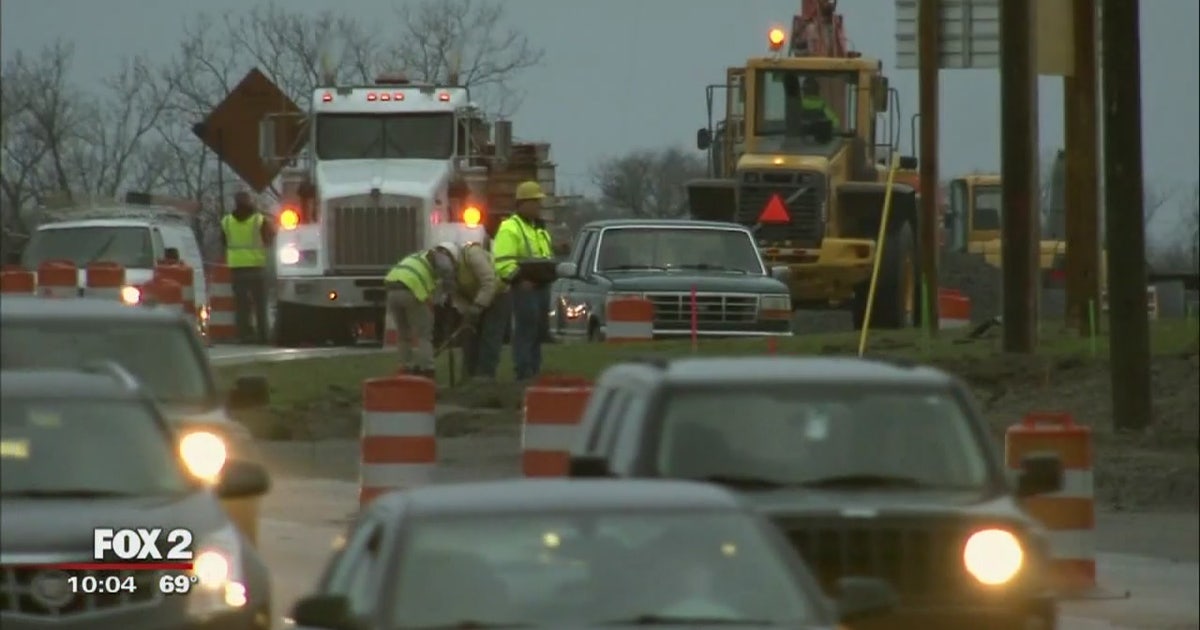 Construction worker injured after driver crashes into work zone | FOX 2 ...