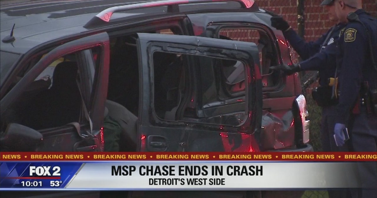 High-speed chase ends in wrecked police car on Detroit's west side ...