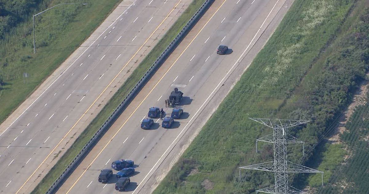 Police negotiating with armed man barricaded in car on I-75 in Monroe ...