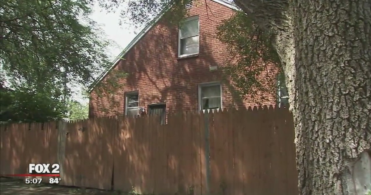 Man nearly loses arm in dog mauling in Detroit | FOX 2 Detroit