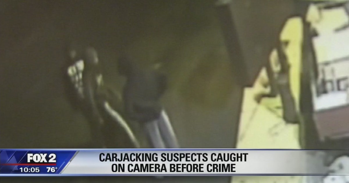 Police look for carjacking suspects caught on camera | FOX 2 Detroit
