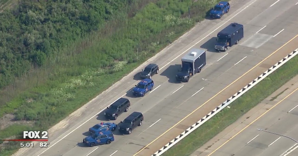 Standoff on I-75 ends after 6 hours, man arrested | FOX 2 Detroit
