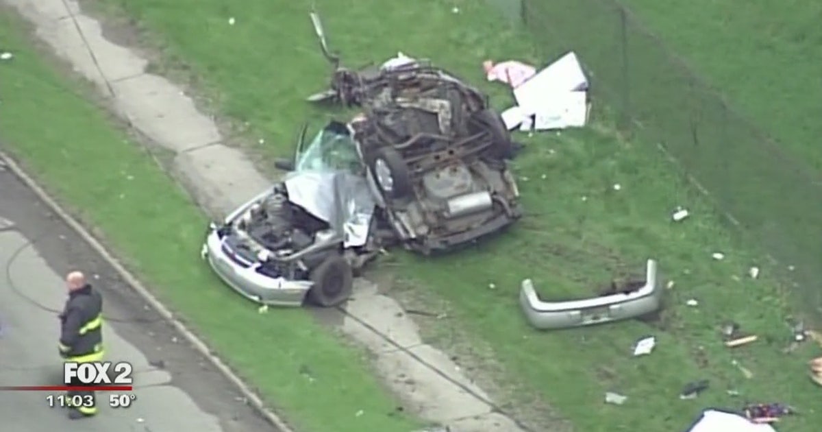 Woman dies in crash that splits car in half on Berg, 7 Mile in Detroit ...