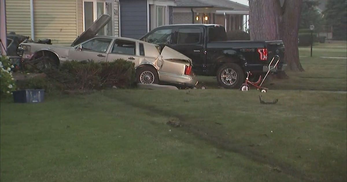 High-speed police chase ends in driveway of Berkley home | FOX 2 Detroit