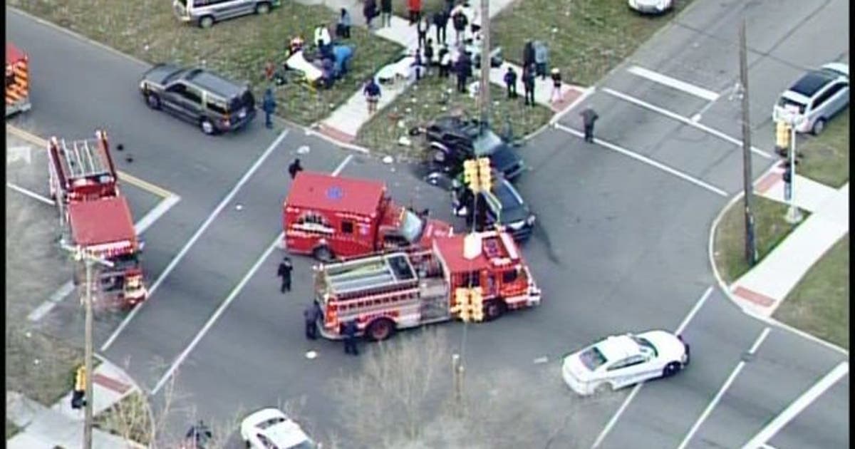 7 kids, 2 adults injured in crash on Detroit's west side | FOX 2 Detroit