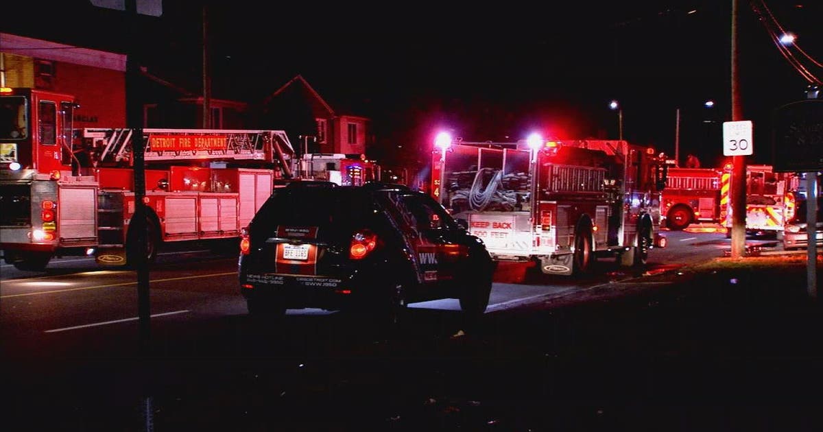 Firefighters rescue residents from burning apartment building | FOX 2 ...