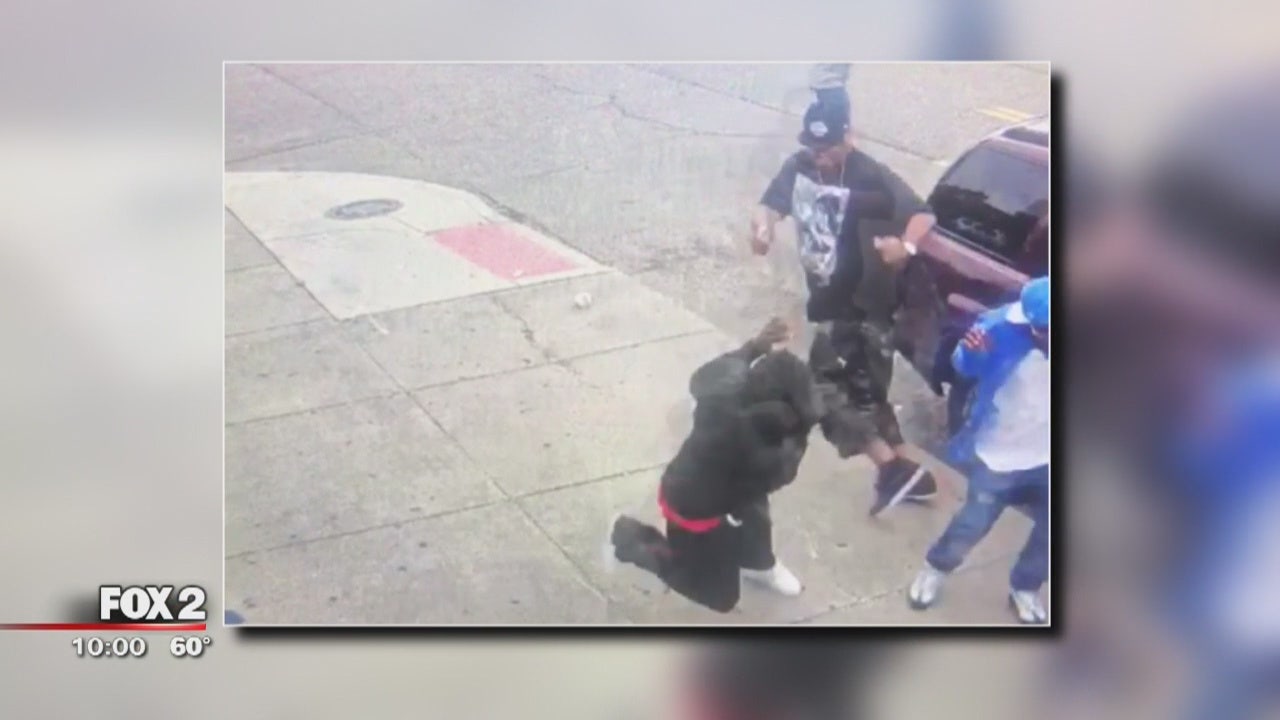 Detroit CPL holder unloads on armed robber caught on video
