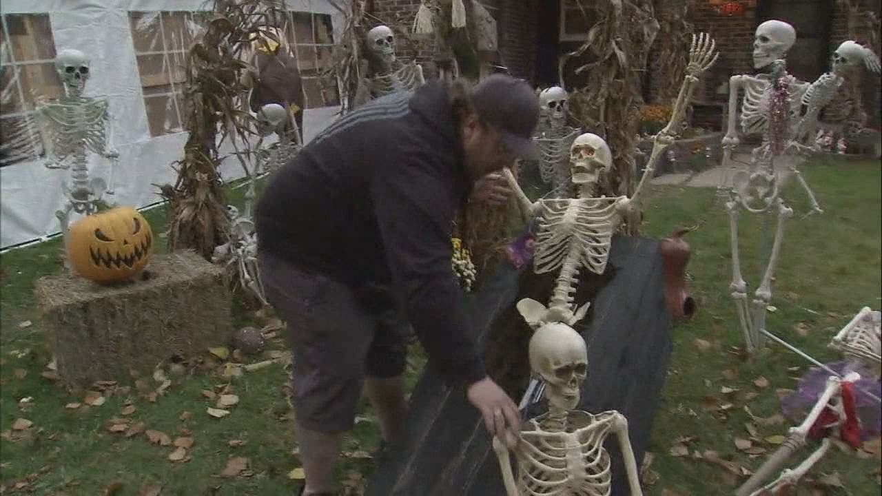 Canton man's Halloween charity display to reopen after township agreement