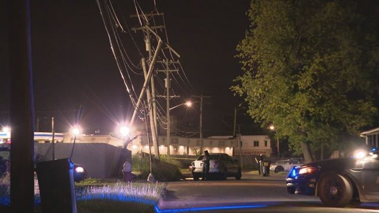 Injured man crashes into pole after road rage shooting in southwest Detroit