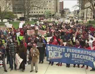 DFT_rallies_for_school_funding_in_Lansin_1_20160427044518