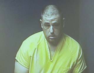 EMT_worker_tried_to_meet_with_underage_g_2_20151211221555