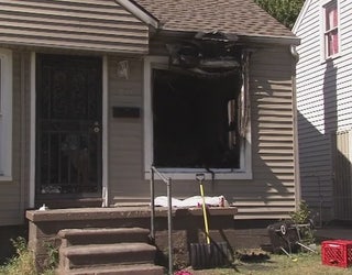 Family_survives_house_firebombing__but_l_0_20150921211705