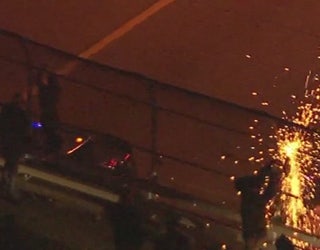 Police__Freeway_overpass_standoff_starte_0_20151217031808