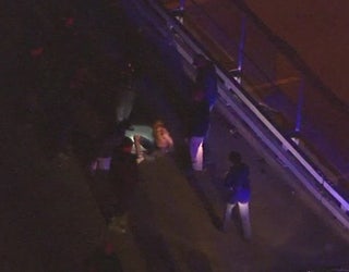 Police__Freeway_overpass_standoff_starte_5_20151217031800