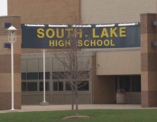 South_Lake_students_brawl_in_and_out_of__0_20151117221718