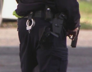 officer with gun_1480630541098.jpg