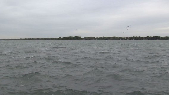 2 people rescued from Lake Erie after boat overturned early Sunday