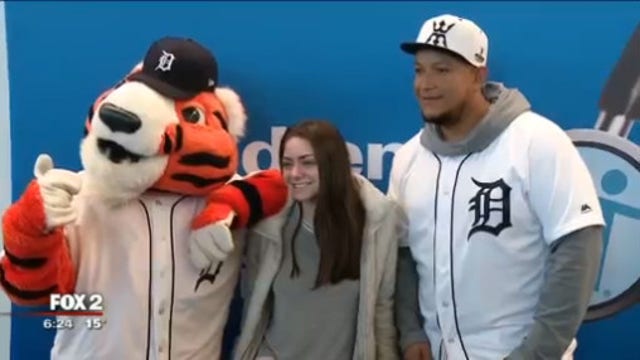 Tigers winter caravan stops at Humane Society, Children's Hospital